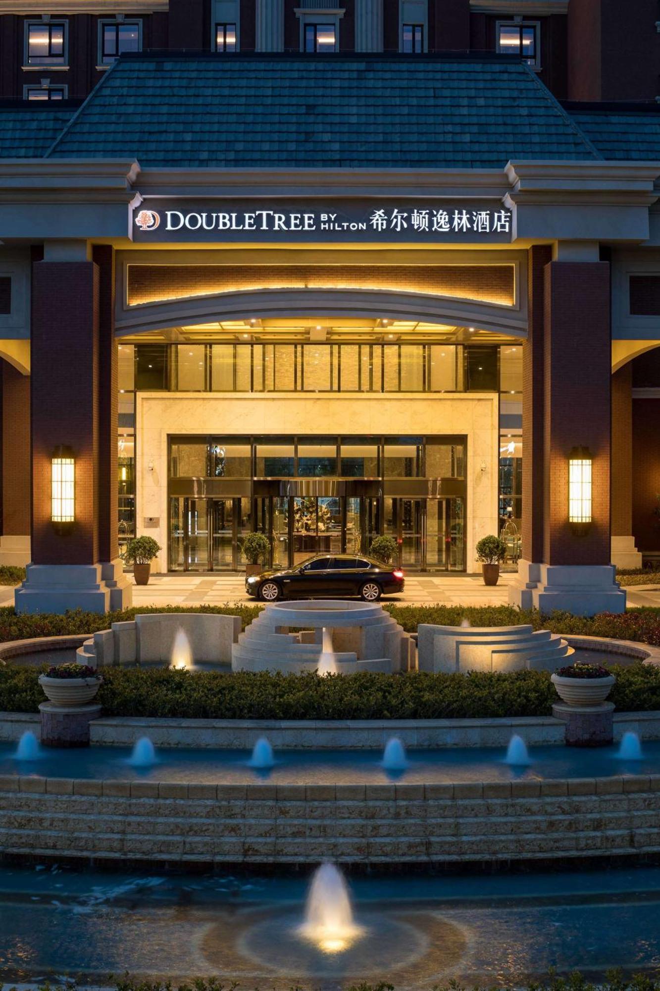 Doubletree By Hilton Qingdao Oriental Movie Metropolis Hotel Exterior photo