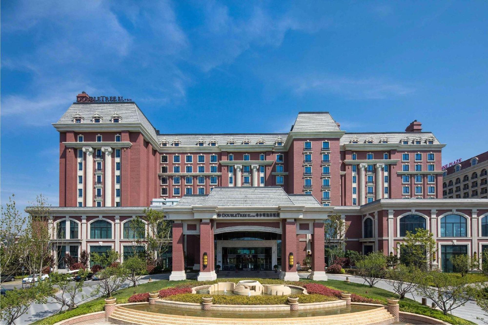 Doubletree By Hilton Qingdao Oriental Movie Metropolis Hotel Exterior photo